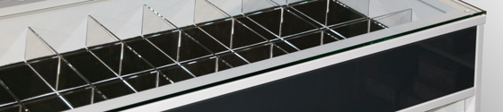 Vitrinenschrank-02.jpg